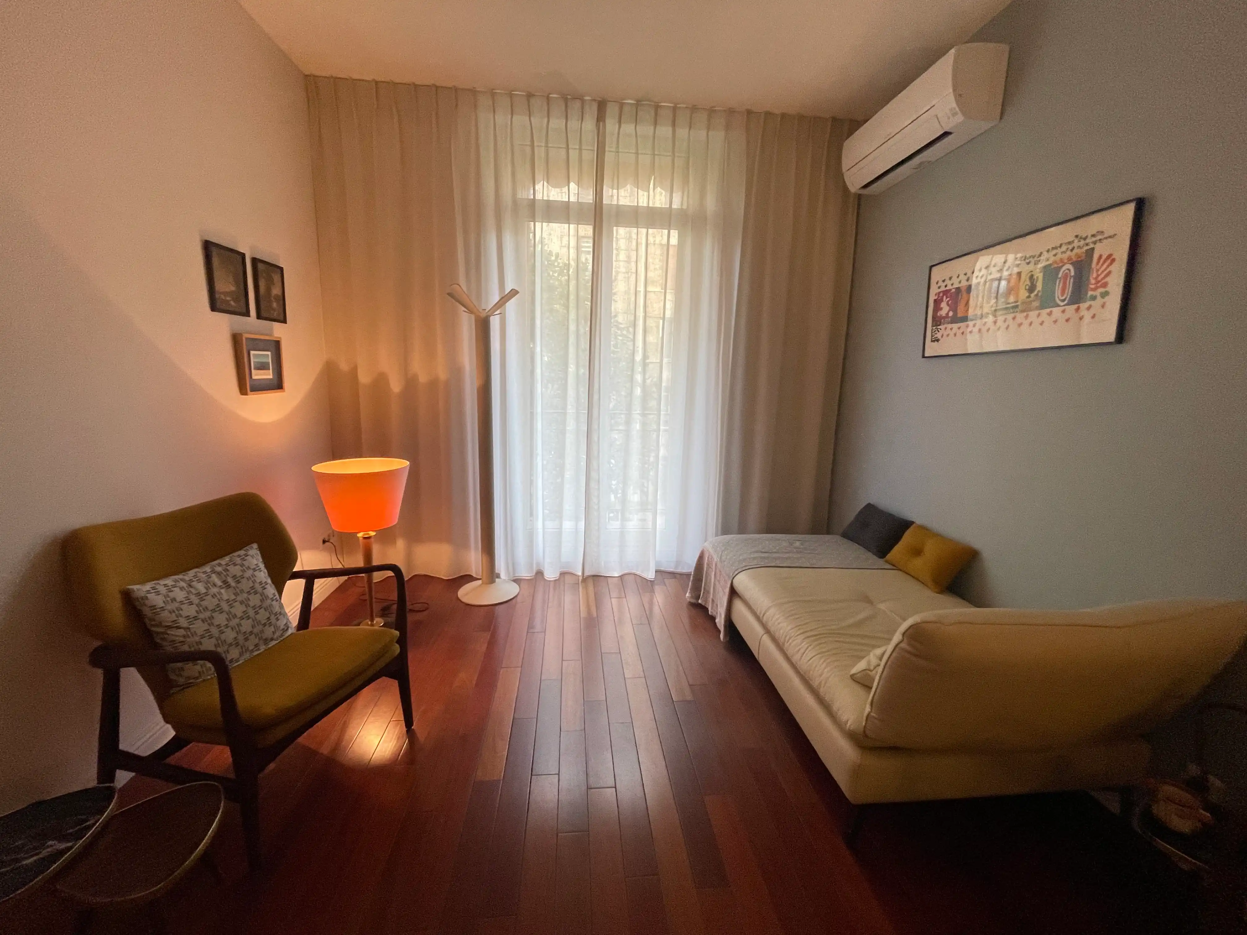 cabinet thérapeutique avec parquet massif en merbeau